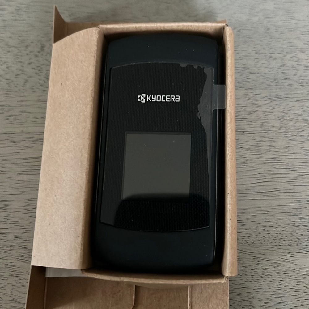 Sprint Kyocera Kona Flip Phone New in Box